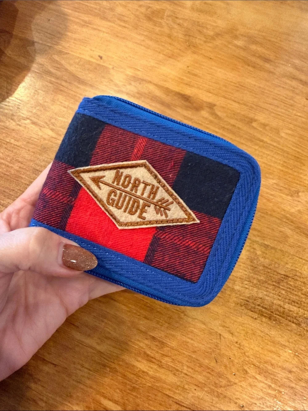 NORTH GUIDE ~ Blue Trim ~ Red Plaid ~ Zip Wallet